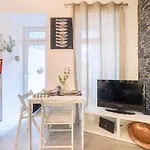 Modern Rustic Apartment In Graca By Lovelystay
