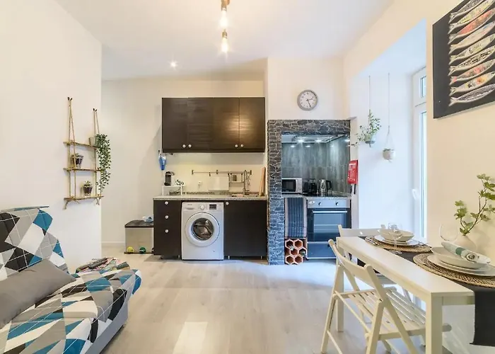 Modern Rustic Apartment In Graca By Lovelystay